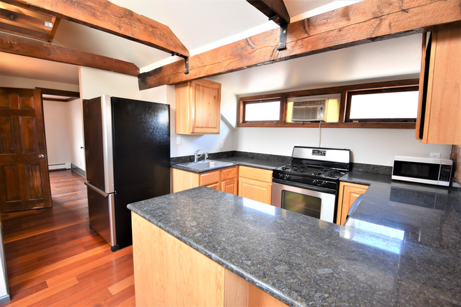 1845 - 1845 18th #3 (2BR/1BA) Apartments