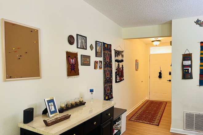 Entrance - Furnished 2BR/2BA Top‑Floor Condo Near Emory University (Utilities Included)