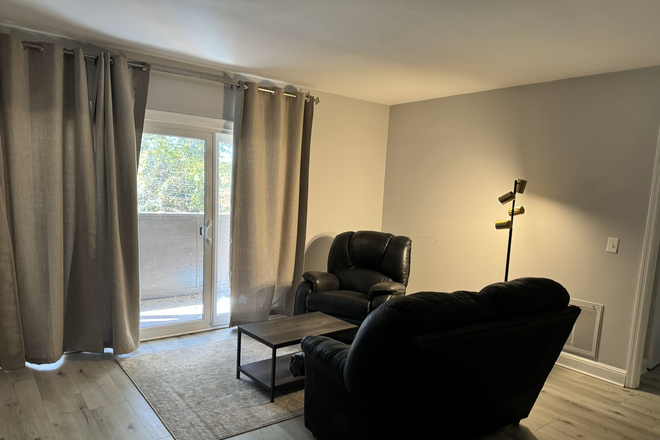 living room - Renovated 2 bedroom/2 bath, walk to Emory/CDC