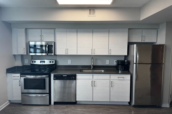 Kitchen - University View Apartments, close to campus