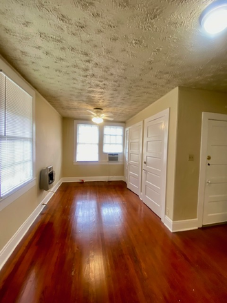 BEAUTIFUL FLOORS - 1710 S Carrollton #Q Apartments