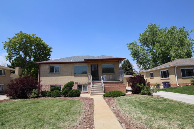 Front of house - 2 bed Sunny Garden Level  in Duplex. 1 car Garage (1 bd is smaller than the other)