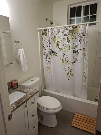bathroom - Apartment 15 minute walk to Harvard square 8 minutes to T