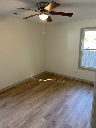 Bedroom 3 - 3BR House 5 minutes to campus
