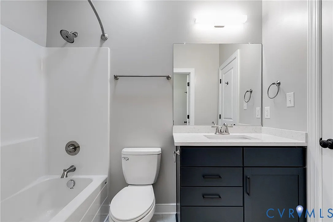 En-suite bathroom - Bedroom Available - 2 bed/2 bath Duplex