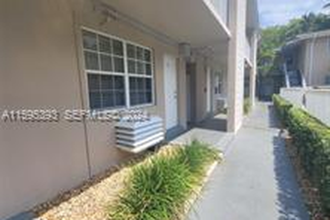 First Floor unit- no stairs ! - $100 monthly credit for UM Students and Staff ! WALKING DISTANCE to UM and South Miami shops! First Condo