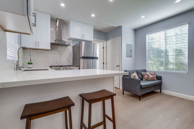 Kitchen - **FURNISHED 2\-BEDROOM IN WESTCHESTER \| NEAR LMU \+ OTIS \| AVAILABLE NOW** ✨ Duplex