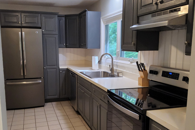 Kitchen - NEWLY RENOVATED HOUSE 3-MILES TO UCONN CAMPUS