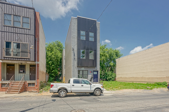 Front Exterior - 1940 N 18th St Apartments Unit 3