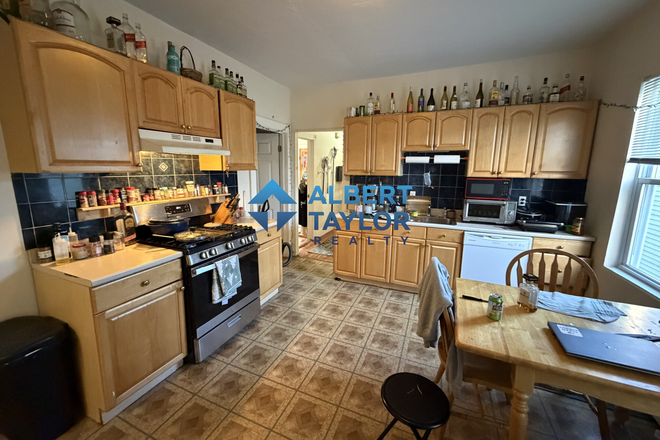 Kitchen - 4 Bed 1 bath on Darling with CHEAP RENT!! Apartments
