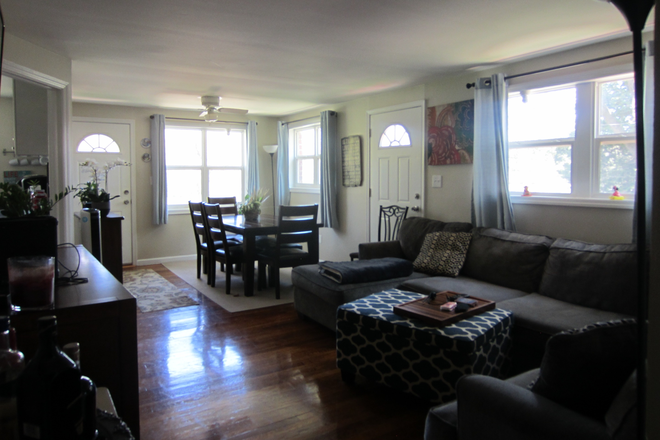 Dining room - Room In a quiet house less than a mile from campus