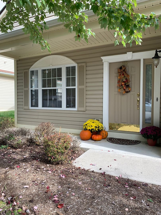  - 3 Bedroom, 2 Bath Townhouse End Unit with 1 Car Garage