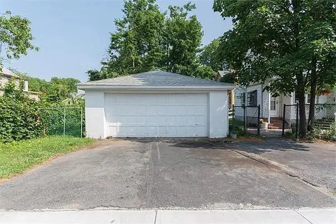 Outdoor - $820 Private Room near Tufts (6 min walk) - NO Broker fee - Newly Renovated Apartments