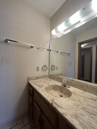 Sink - 1 room in a Fully-Furnished 2B-1BR 9 min walk from campus Apartments