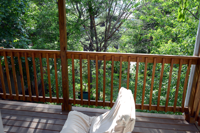 Private Deck - LARGE 3Bed/1.5Bath w. LAUNDRY IN UNIT! Private Deck!