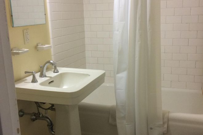 bathroom - Furnished 1BR apt-37B Palmer Sq W-Princeton