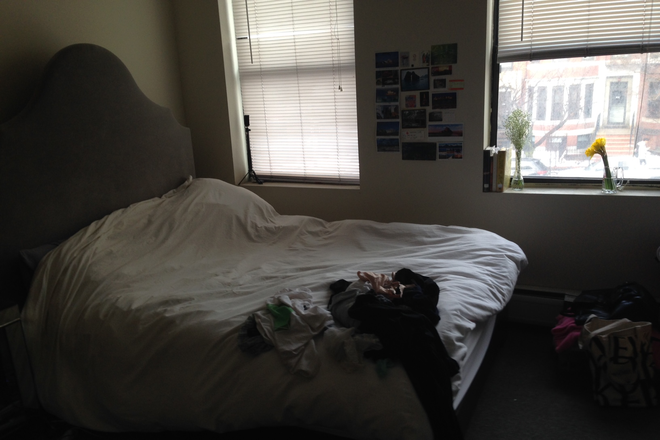 Call call or text Arezou at 617-584-7817 - BEACON ST LARGE 3 BED IN KENMORE SQ. BROWNSTONE! H&HW INC!NO BROKER FEE Apartments