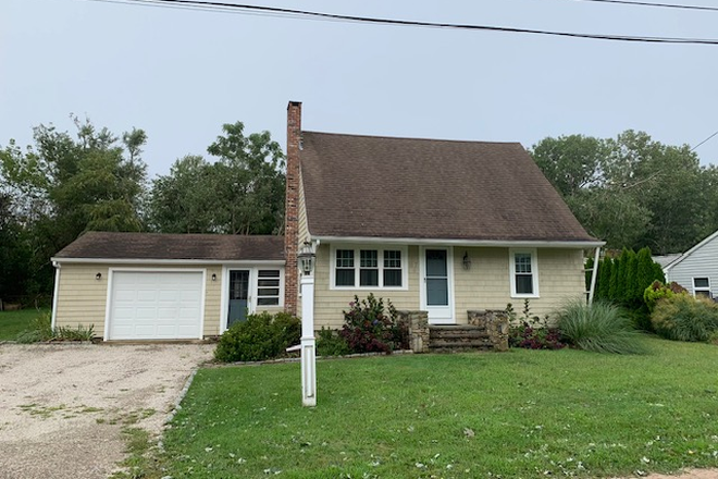 Exterior - 3 bedroom home near the beach in Charlestown