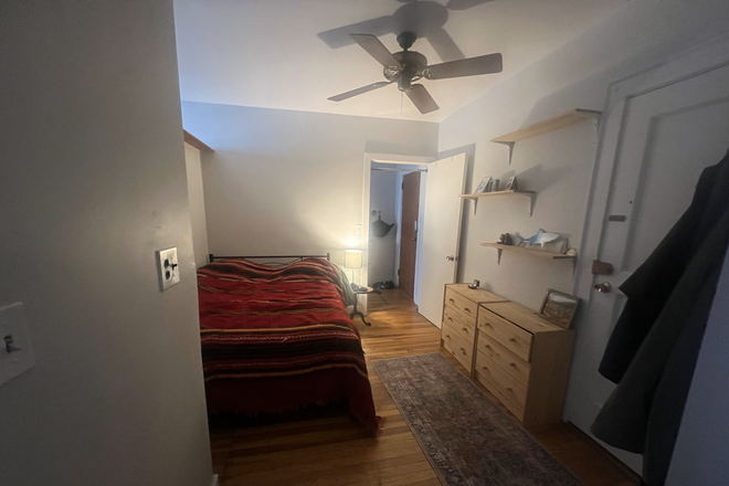 Bedroom with full sized bed - Fully Furnished + Utilities included: 1 bedroom exactly halfway between Harvard and Central squares Apartments