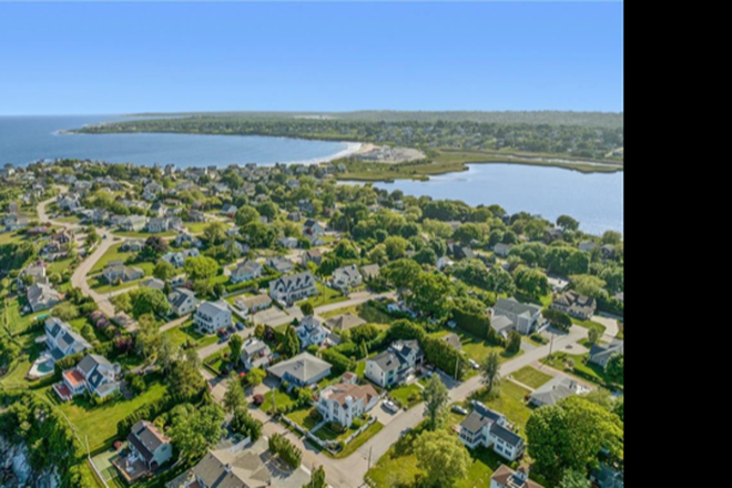 Overhead - 3 Bed Bonnet Beach House w/ Water Views