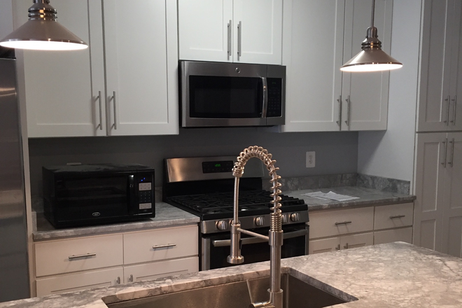 Main Kitchen - Amazing Renovation Townhome