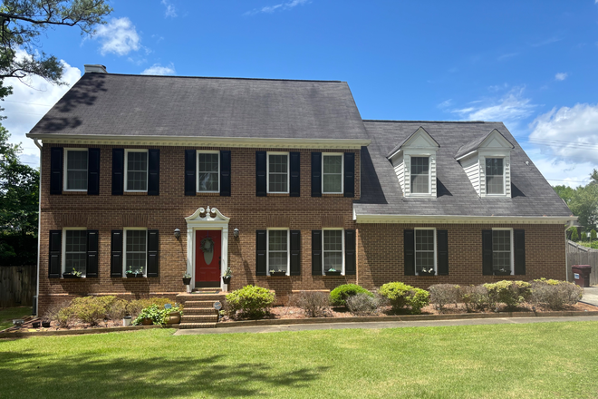 Front of house - Spacious House walking distance from KSU