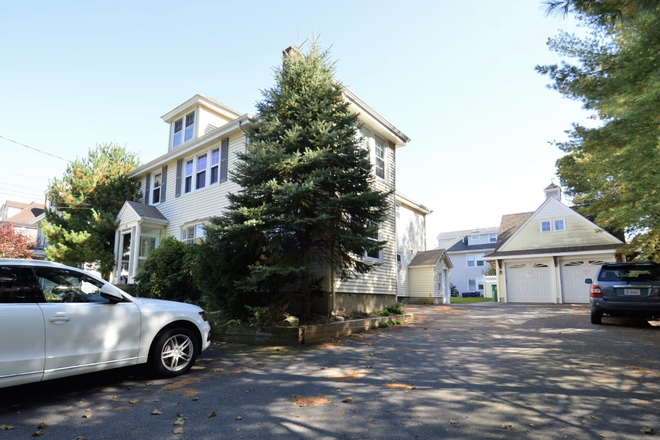 Outside view - Up to 2 Individual Bedrooms Available for Sublet on Manet Road Duplex