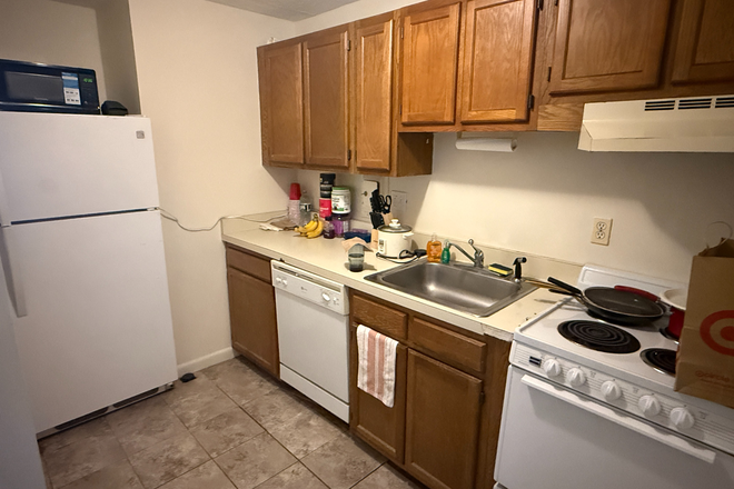 kitchen - Charming Brighton studio with balcony for 3/1 - no fee! Apartments