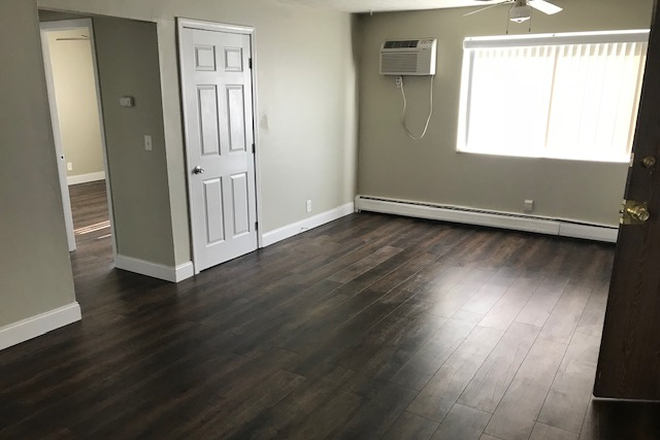 Living room/dining room - UC/UC Blue Ash STUDENTS!!!! Great Location and area for waitlisted, current, or graduate students!! Apartments