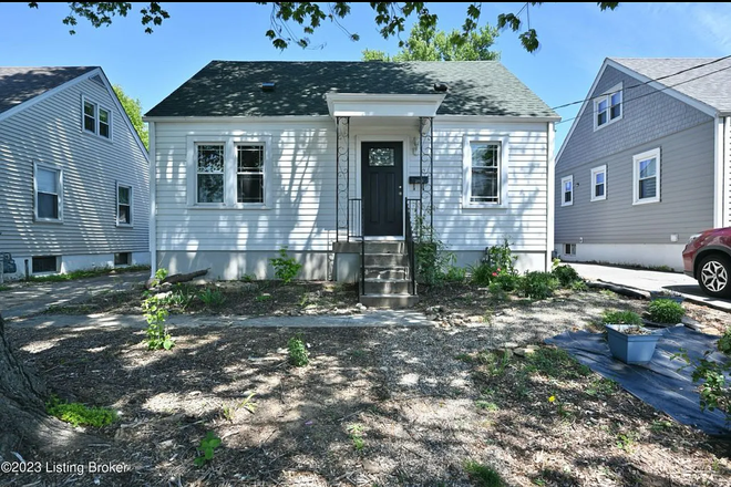 Cute cape cod, low maintenance landscaping - Cute cottage close to campus