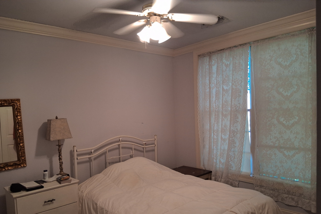 Private bedroom - Hidden Lakes/Private Suite House