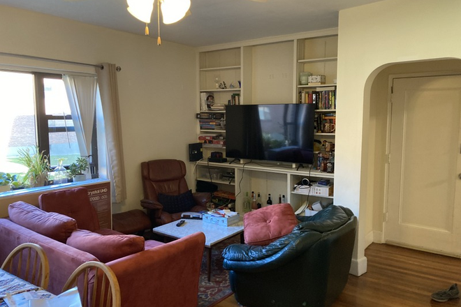 . - 3 Bed 1 BA on Longwood- easy commute! Avail 9/1 Apartments