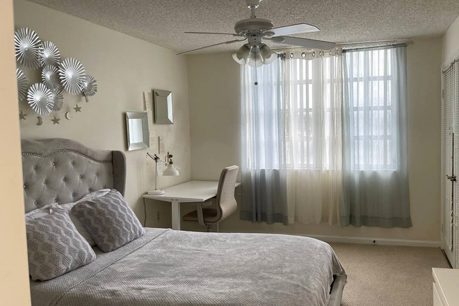 Bedroom - Fully furnished 2bed/2bath apartment