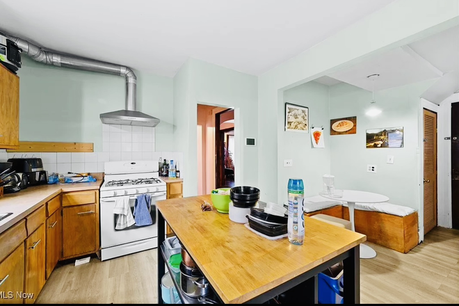 Kitchen - Massive Furnished Student Housing (with pool table and tiki bar) House