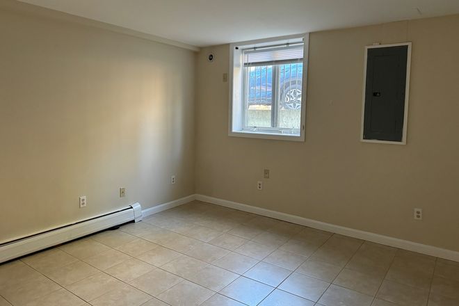 bedroom - Group house near Middle School in Amherst