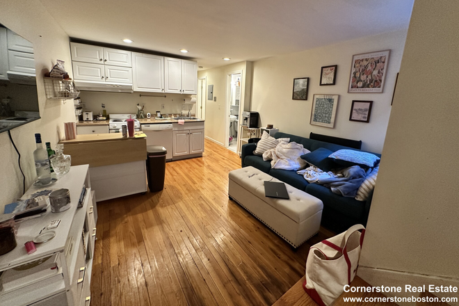 . - 2 Bed / 1 Bath w/HEAT + HOT WATER INCLUDED avail. 9/1 Apartments