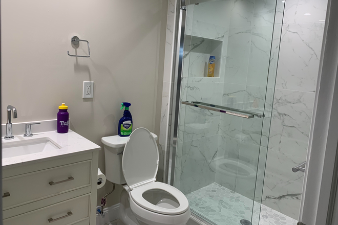 Bathroom - 2 Bedrooms in a 4-Bed 2-Bath Condo in Desirable Neighborhood Close to Tufts