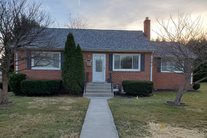 Front of House - Tonquil Place w/ 2 Affordable Rooms for Graduate Students or Young Professionals House