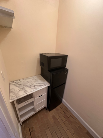 Photo - Fully Furnished! All Included! 1 mile to campus. Available 1/7/25. House