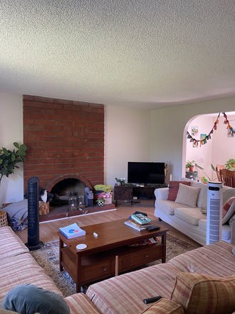 Lr - HUGE 3 BD 2 FULL BA WALK TO CHAPMAN , DODGE AND ORANGE CIRCLE Triplex