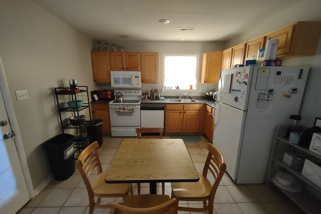 Kitchen . New table arriving soon! - Professional living on Central! House