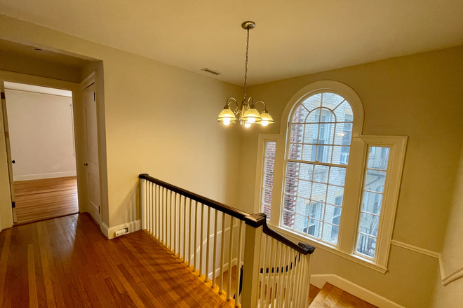 Call NOW for showings! 617-236-8600 - COMM AVE - CLVLND CRCL 6BR HOUSE AVAIL *8/1/2027* W/ PRKNG, LNDRY, 4.5BA, A/C, EIK, DW, PORCH, BSMNT