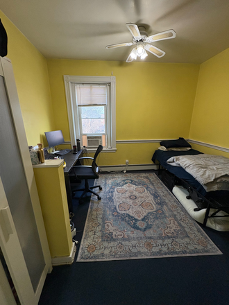 Bedroom - Room in Shared 4 bed/1 bath home, Sublease available from June 2026