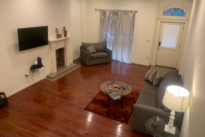 Living area - 4BR/2.5ba Furnished Townhouse - All utilities included