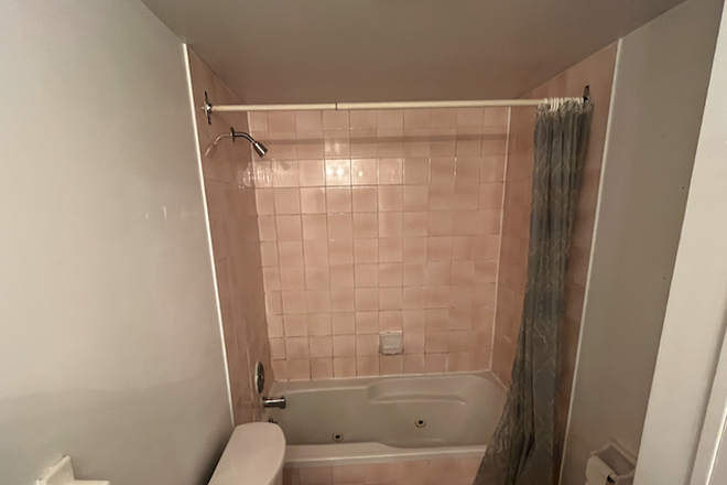 Bathroom - Chestnut Park Residences/ Steps to St. Patrick Subway Station Condo
