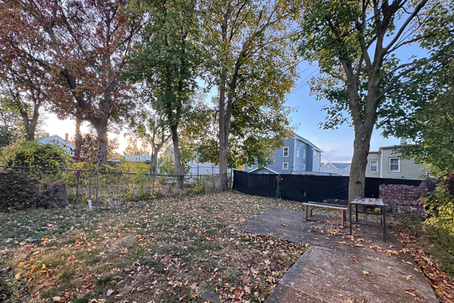 Backyard - Spacious 3BR With Parking + Backyard Minutes From Northeastern House