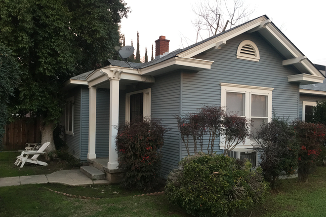 303 West 22nd Front Porch - Cute and cozy 2 bed, 1 bath duplex with garage and small fenced yard