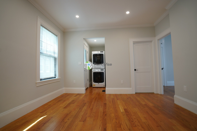 1 - AUG 2026-Incredible Packard 3 bed/1.5bath! W/D in unit-No Broker Fee Apartments