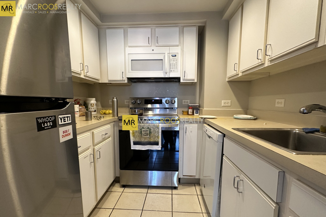 KITCHEN - COMM AVE - LUXURY 2 BED 2 BATH  CONDO AT CHARLEVIEW SEPTEMBER 1ST CLOSE TO BU