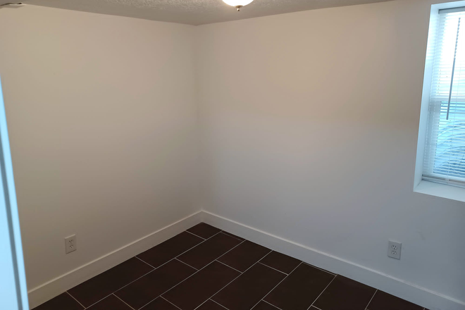 Bedroom - Great budget guy room in nice avenues location near UofU/downtown - affordable Apartments